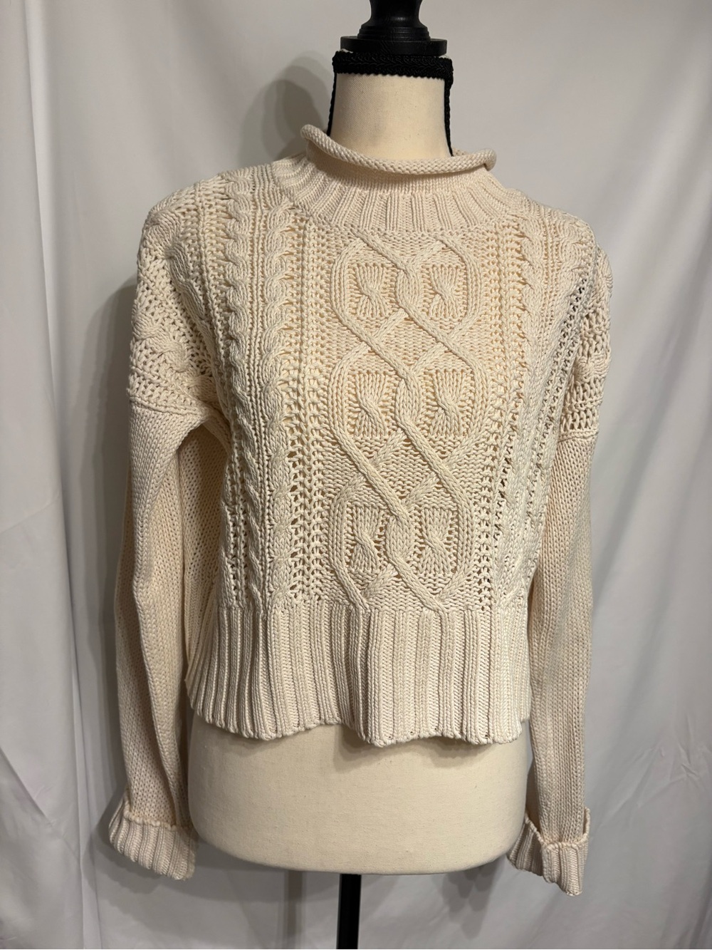 Vintage boutique Europa Cream Cable Knit Women's Sweater Cottagecore SZ M.